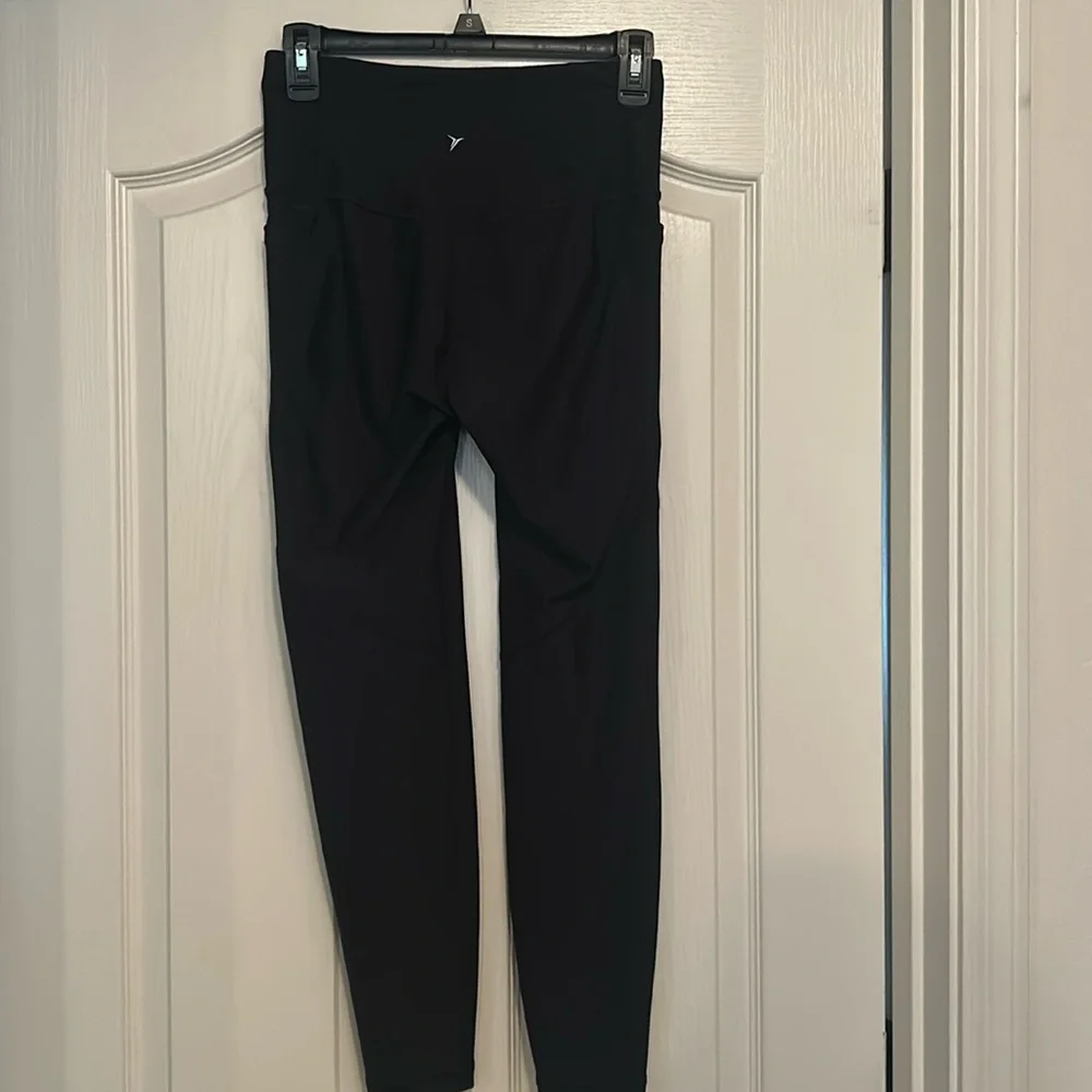 Old Navy Elevate leggings size medium - Picture 2 of 9
